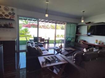 Se vende moderna casa con patio y terraza en condominio de Alajuela Centro 23-518