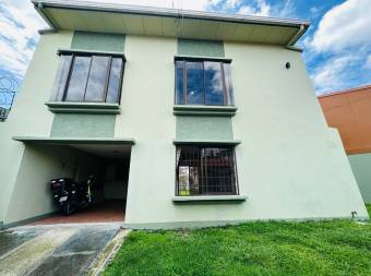 Se vende casa en Zapote con ZONA VERDE y USO DE SUELO MIXTO