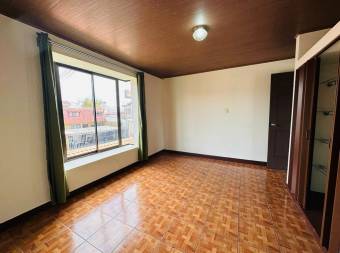 Se vende casa en Zapote con ZONA VERDE y USO DE SUELO MIXTO