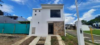 Venta de Casa en Turrúcares, Alajuela. RAH 24-232