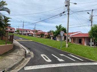 Se alquila espaciosa casa en condominio de San Francisco de Alajuela 24-1851