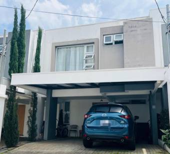 Se vende moderna y espaciosa casa en condominio de Ulloa en Heredia 24-1846