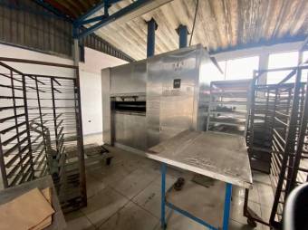 Se vende local comercial de 2 plantas con uso de suelo mixto en Barrio cuba de San José 24-718, $ 220,000, 2, San José, San José