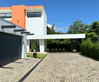 Casa a la venta en residencial La Caraña en Piedades, Santa Ana