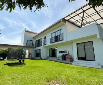 Casa a la venta en residencial La Caraña en Piedades, Santa Ana