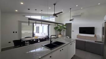 Casa moderna de 3 habitaciones a pocos minutos de Playa Grande