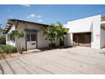 Propiedad con Villa/Piscina  Estudio  Local Comercial  Boutique