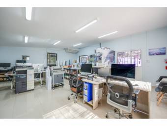 Propiedad con Villa/Piscina  Estudio  Local Comercial  Boutique