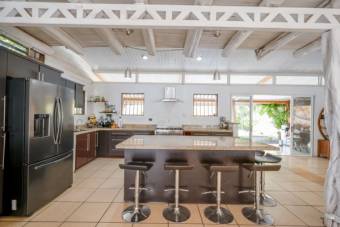 Propiedad con Villa/Piscina  Estudio  Local Comercial  Boutique