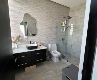 House for sale in Vistara condominium, Bello Horizonte, Escazú.