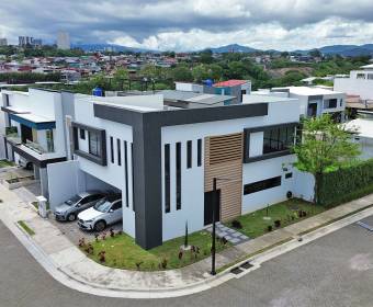 House for sale in Vistara condominium, Bello Horizonte, Escazú.