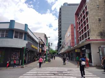 ALQUILER DE LOCAL COMERCIAL, SAN JOSE, AVENIDA CENTRAL. 