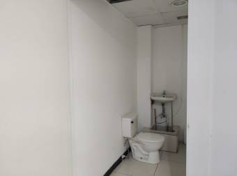 ALQUILER DE LOCAL COMERCIAL, SAN JOSE, AVENIDA CENTRAL. 