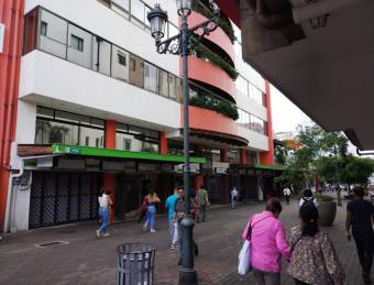 ALQUILER DE LOCAL COMERCIAL, SAN JOSE, AVENIDA CENTRAL. 