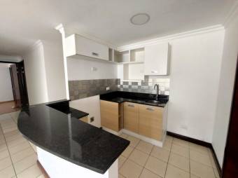 Se alquila apartamento en condominio de Santa Ana centro 25-1968