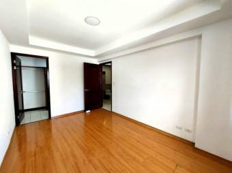 Se alquila apartamento en condominio de Santa Ana centro 25-1968