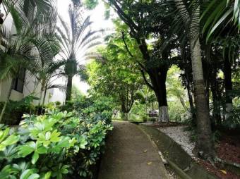 Se alquila apartamento en condominio de Santa Ana centro 25-1968