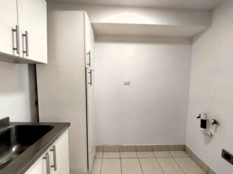 Se alquila apartamento en condominio de Santa Ana centro 25-1968