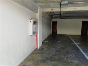 Se alquila apartamento en condominio de Santa Ana centro 25-1968