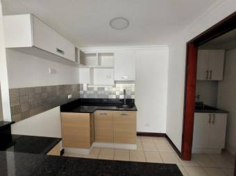 Se alquila apartamento en condominio de Santa Ana centro 25-1968