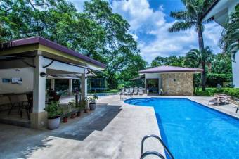 Se alquila apartamento en condominio de Santa Ana centro 25-1968