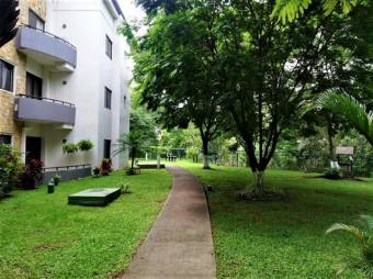 Se alquila apartamento en condominio de Santa Ana centro 25-1968