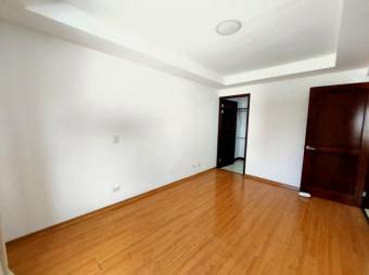 Se alquila apartamento en condominio de Santa Ana centro 25-1968