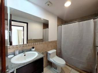 Se alquila apartamento en condominio de Santa Ana centro 25-1968