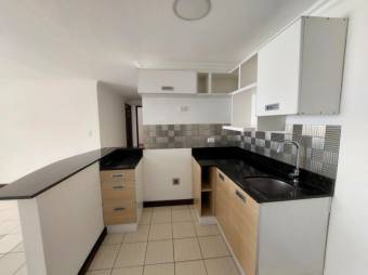 Se alquila apartamento en condominio de Santa Ana centro 25-1968