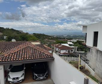 Casa a la venta en condominio en Residencial Loma Real, Guachipelín Norte, Escazú.