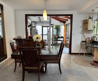 Casa a la venta en condominio en Residencial Loma Real, Guachipelín Norte, Escazú.