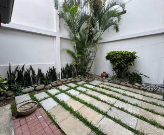 Casa a la venta en condominio en Residencial Loma Real, Guachipelín Norte, Escazú.