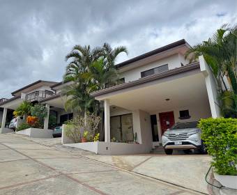 Casa a la venta en condominio en Residencial Loma Real, Guachipelín Norte, Escazú.