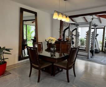 Casa a la venta en condominio en Residencial Loma Real, Guachipelín Norte, Escazú.