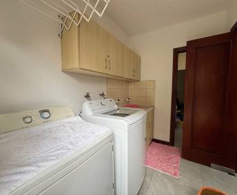 Casa a la venta en condominio en Residencial Loma Real, Guachipelín Norte, Escazú.