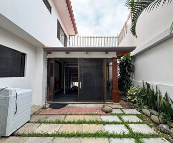 Casa a la venta en condominio en Residencial Loma Real, Guachipelín Norte, Escazú.