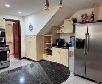 Casa a la venta en condominio en Residencial Loma Real, Guachipelín Norte, Escazú.