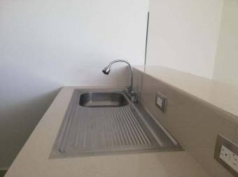 Se alquila espacioso apartamento en condominio de Alajuela 25-1954