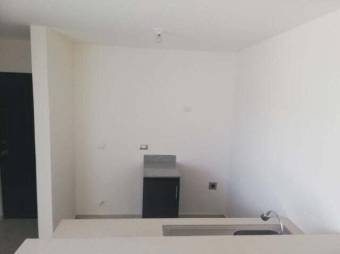 Se alquila espacioso apartamento en condominio de Alajuela 25-1954