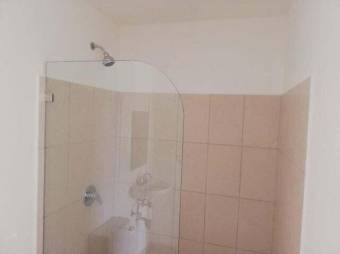 Se alquila espacioso apartamento en condominio de Alajuela 25-1954