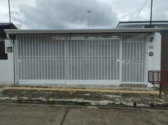 VENTA DE CASA EN URBANIZACIÓN SIERRA MORENA, EL COYOL ALAJUELA