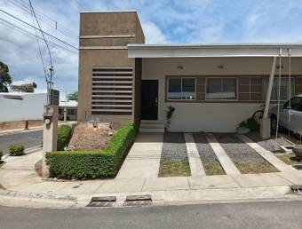 Venta de Casa en Condominio con Excelente Ubicación y Amenidades Completas