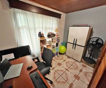 House for sale in Lisboa Urbanization, Plywood, Alajuela