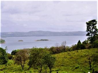 LAKE ARENAL, EXCELLENT LAKEFRONT FARM FOR SALE, REDUCED!