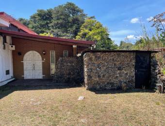 VENTA DE CASA CON GRAN TERRENO EN LOS ANGELES DE SAN RAFAEL DE HEREDIA