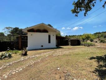 VENTA DE CASA CON GRAN TERRENO EN LOS ANGELES DE SAN RAFAEL DE HEREDIA