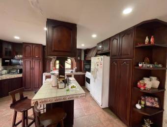 VENTA DE CASA CON GRAN TERRENO EN LOS ANGELES DE SAN RAFAEL DE HEREDIA