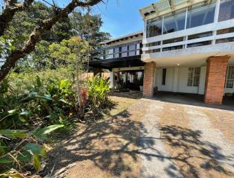 VENTA DE CASA CON GRAN TERRENO EN LOS ANGELES DE SAN RAFAEL DE HEREDIA