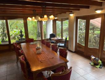 VENTA DE CASA CON GRAN TERRENO EN LOS ANGELES DE SAN RAFAEL DE HEREDIA