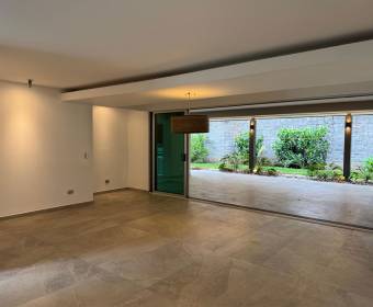 Casa moderna a la venta en condominio en Brasil de Mora